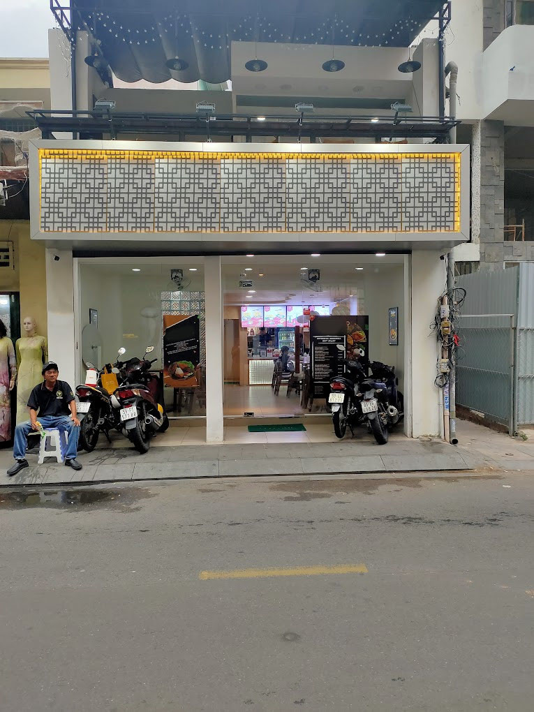 Sang Nhà hàng Nguyên căn Mặt Tiền Bùi Viện, Phường Phạm Ngũ Lão, Quận 1.